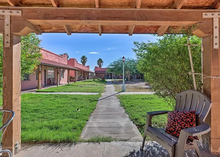 Cozy & Relaxing W/ Pool Access *