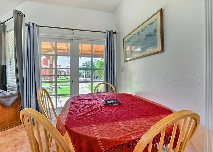Cozy & Relaxing W/ Pool Access Apartment *