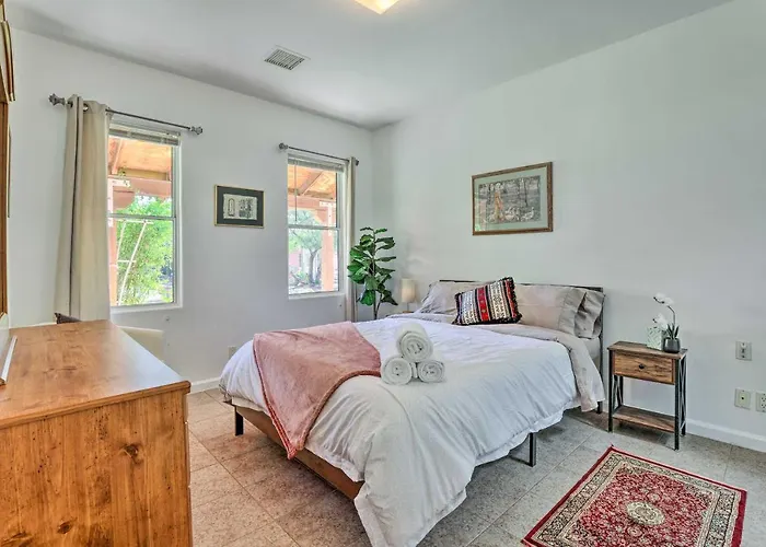 Cozy & Relaxing W/ Pool Access Apartment *