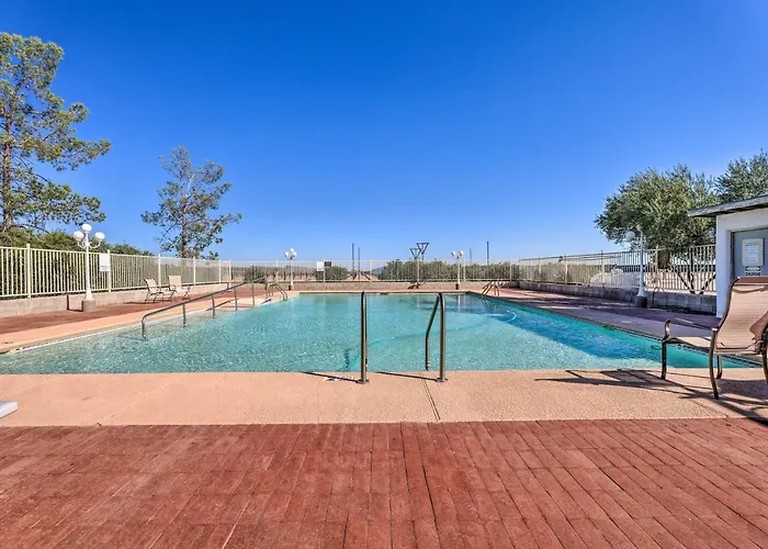 Cozy & Relaxing W/ Pool Access *