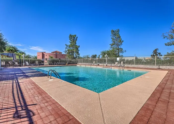 Cozy & Relaxing W/ Pool Access *