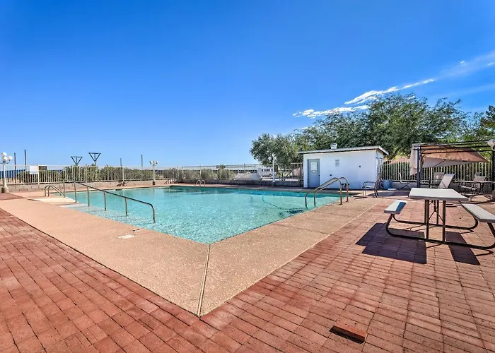 Cozy & Relaxing W/ Pool Access