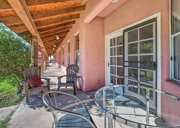 Cozy & Relaxing W/ Pool Access Apartment Eloy